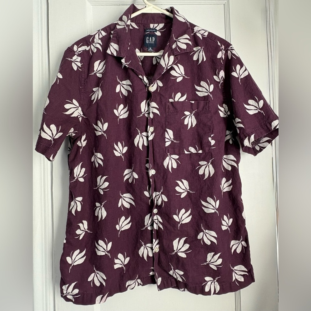 GAP Burgundy Tropical Leaf Button-Up Shirt Short Sleeve Casual Camp Shirt Sz: M